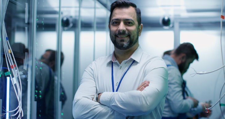 servicio-de-mantenimiento-electrico-ups-la-continuidad-de-los-sistemas-criticos-en-industrias